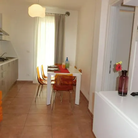 Modern Flat With Swimming Pool And Solarium アパート ビビオーネ
