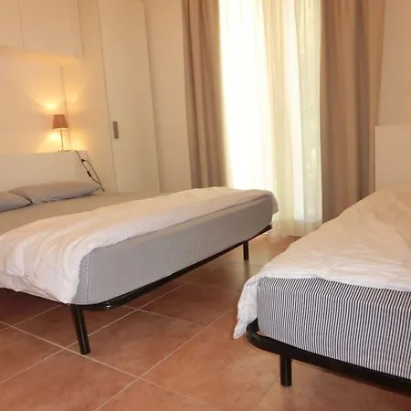 Modern Flat With Swimming Pool And Solarium * Μπιμπιόνε